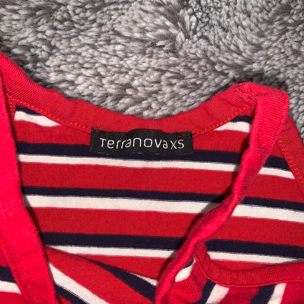 Razor Back Cropped Tank - Picture 2 of 3